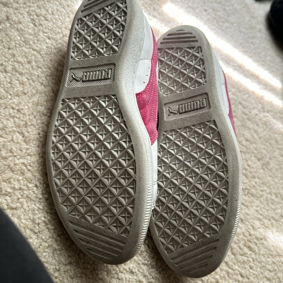 White & hot pink striped puma sneakers very comfy, in great condition! - Picture 2 of 6